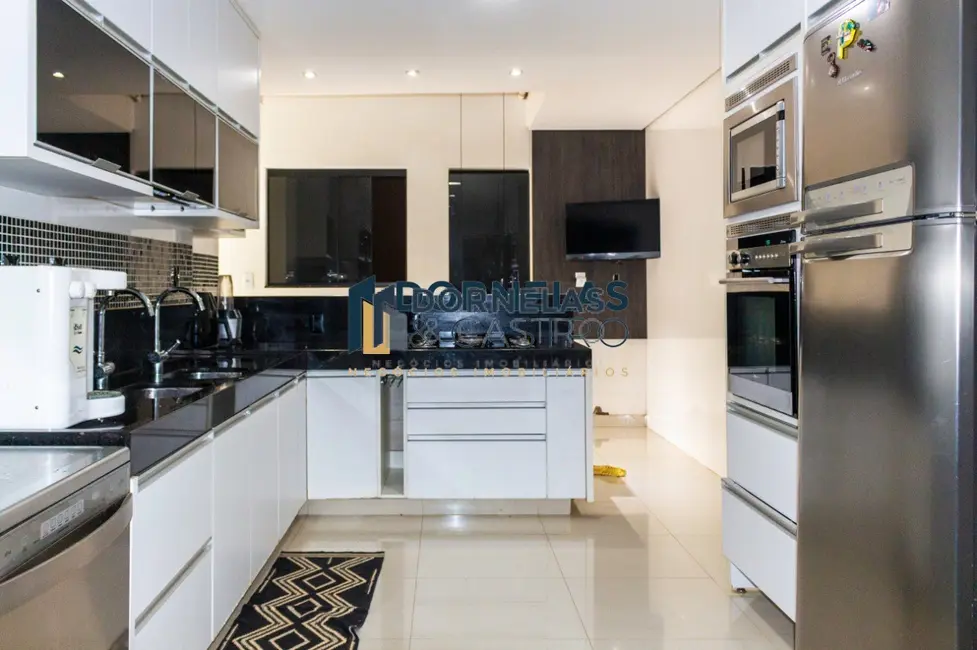 Casa com 4 quartos à venda, 416m2 em Guará I, Brasilia - DF - imagem 4 Foto 4 de Casa com 4 quartos à venda, 416m2 em Guará I, Brasilia - DF