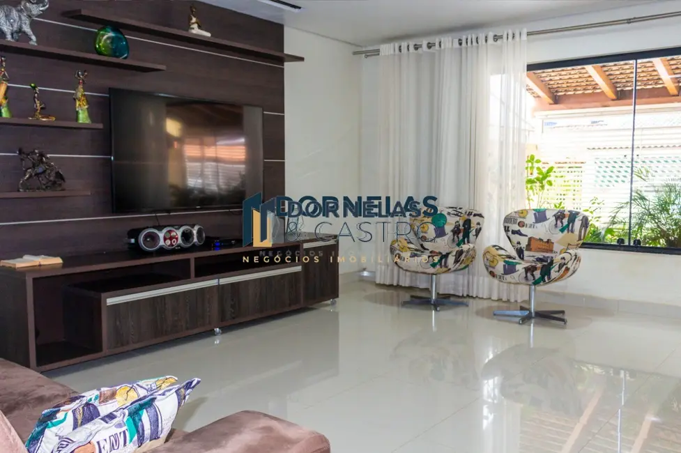 Casa com 4 quartos à venda, 416m2 em Guará I, Brasilia - DF - imagem 3 Foto 3 de Casa com 4 quartos à venda, 416m2 em Guará I, Brasilia - DF