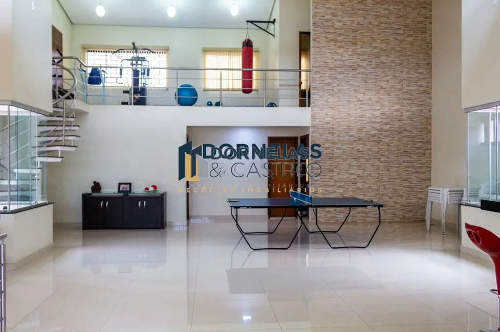 Casa com 4 quartos à venda, 416m2 em Guará I, Brasilia - DF - imagem 9 Foto 9 de Casa com 4 quartos à venda, 416m2 em Guará I, Brasilia - DF