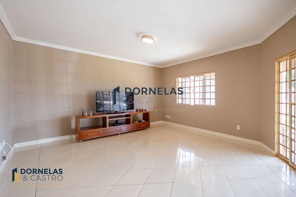 Casa de Condomínio com 4 quartos à venda, 800m2 em Setor Habitacional Vicente Pires, Brasilia - DF - imagem 6 Foto 6 de Casa de Condomínio com 4 quartos à venda, 800m2 em Setor Habitacional Vicente Pires, Brasilia - DF