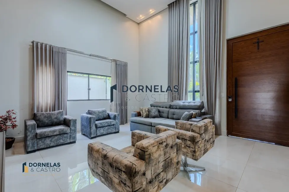 Casa de Condomínio com 3 quartos à venda, 400m2 em Guará I, Brasilia - DF - imagem 3 Foto 3 de Casa de Condomínio com 3 quartos à venda, 400m2 em Guará I, Brasilia - DF