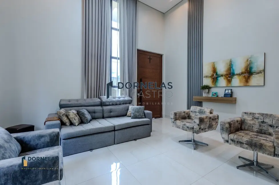 Casa de Condomínio com 3 quartos à venda, 400m2 em Guará I, Brasilia - DF - imagem 5 Foto 5 de Casa de Condomínio com 3 quartos à venda, 400m2 em Guará I, Brasilia - DF