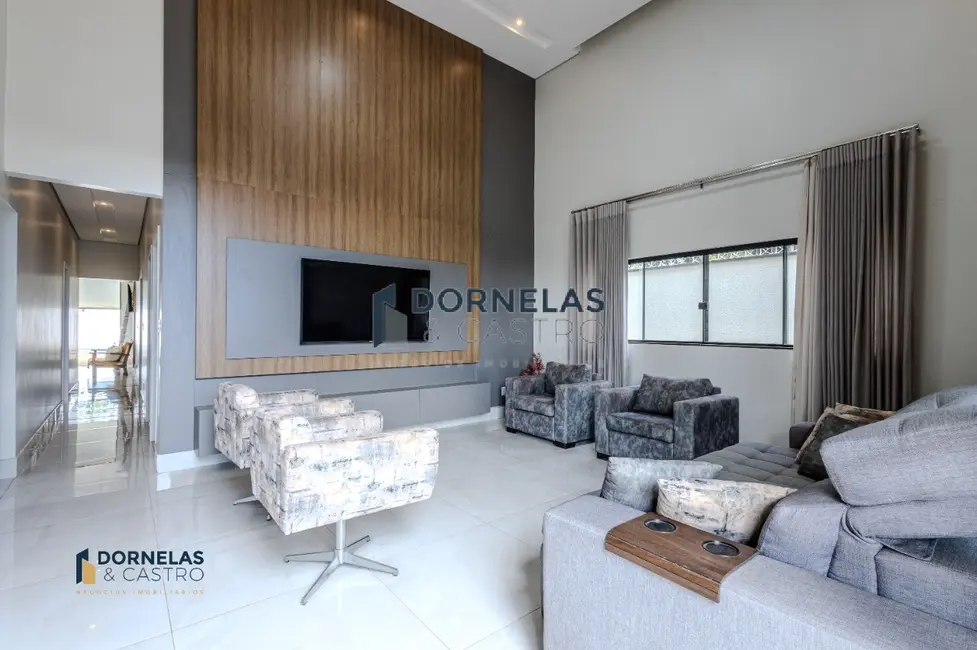 Casa de Condomínio com 3 quartos à venda, 400m2 em Guará I, Brasilia - DF - imagem 4 Foto 4 de Casa de Condomínio com 3 quartos à venda, 400m2 em Guará I, Brasilia - DF