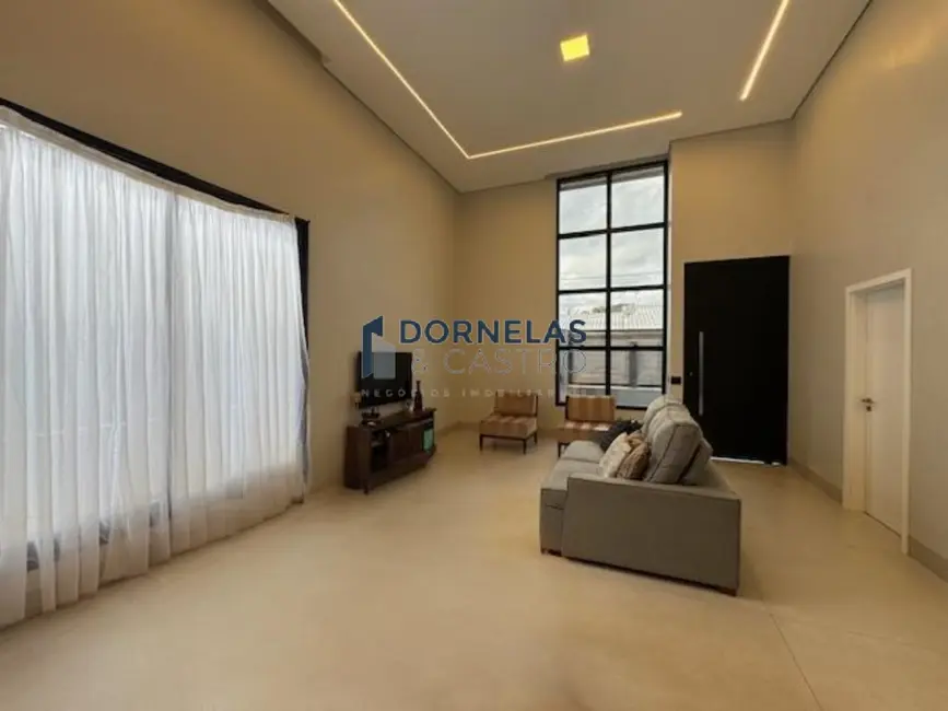 Casa de Condomínio com 3 quartos à venda, 450m2 em Setor Habitacional Arniqueira (Águas Claras), Brasilia - DF - imagem 4 Foto 4 de Casa de Condomínio com 3 quartos à venda, 450m2 em Setor Habitacional Arniqueira (Águas Claras), Brasilia - DF