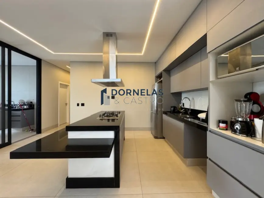 Casa de Condomínio com 3 quartos à venda, 450m2 em Setor Habitacional Arniqueira (Águas Claras), Brasilia - DF - imagem 9 Foto 9 de Casa de Condomínio com 3 quartos à venda, 450m2 em Setor Habitacional Arniqueira (Águas Claras), Brasilia - DF