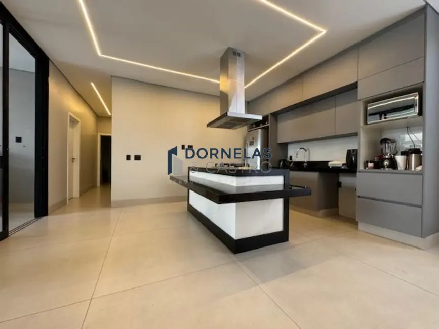 Casa de Condomínio com 3 quartos à venda, 450m2 em Setor Habitacional Arniqueira (Águas Claras), Brasilia - DF - imagem 8 Foto 8 de Casa de Condomínio com 3 quartos à venda, 450m2 em Setor Habitacional Arniqueira (Águas Claras), Brasilia - DF