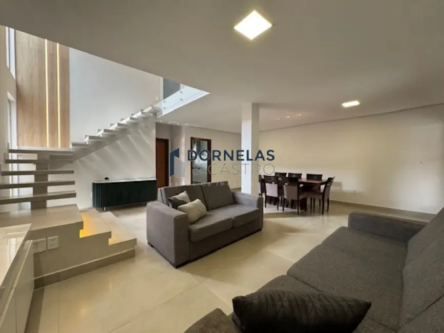 Casa de Condomínio com 4 quartos à venda, 400m2 em Setor Habitacional Vicente Pires, Brasilia - DF - imagem 2 Foto 2 de Casa de Condomínio com 4 quartos à venda, 400m2 em Setor Habitacional Vicente Pires, Brasilia - DF