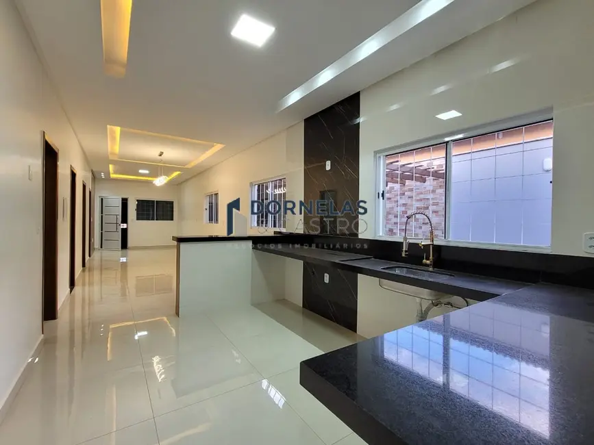 Foto 1 de Casa com 3 quartos à venda, 300m2 em Jardim Califórnia, Formosa - GO