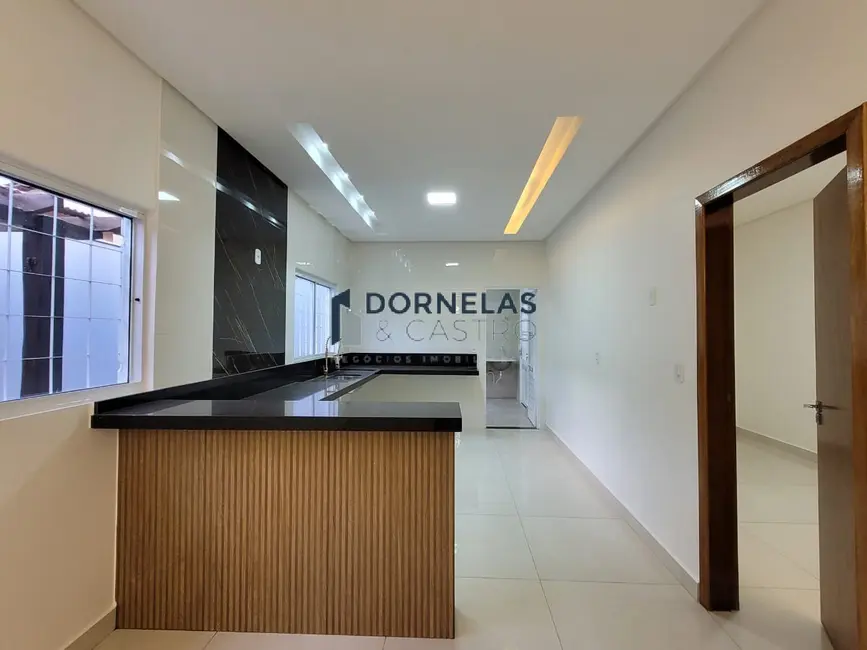 Foto 4 de Casa com 3 quartos à venda, 300m2 em Jardim Califórnia, Formosa - GO