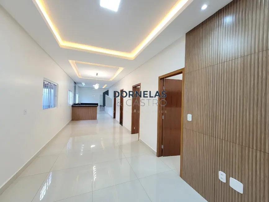 Foto 2 de Casa com 3 quartos à venda, 300m2 em Jardim Califórnia, Formosa - GO