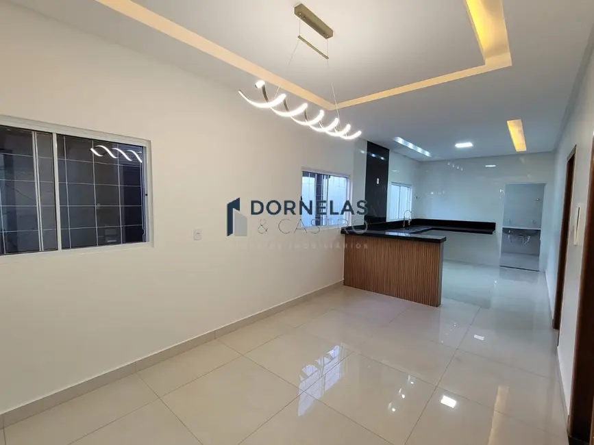 Foto 5 de Casa com 3 quartos à venda, 300m2 em Jardim Califórnia, Formosa - GO