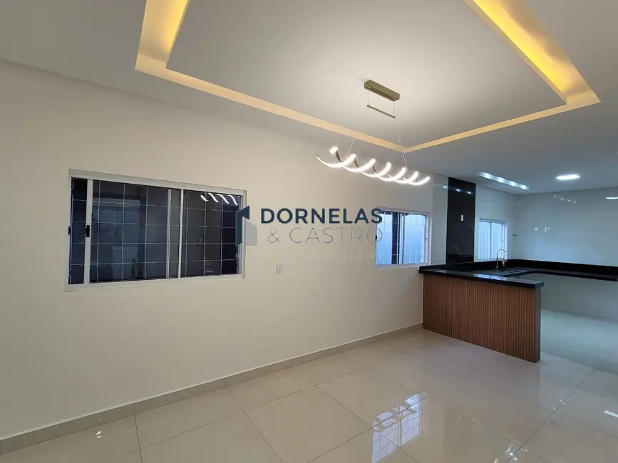 Foto 3 de Casa com 3 quartos à venda, 300m2 em Jardim Califórnia, Formosa - GO