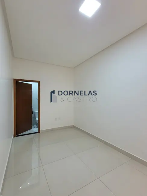 Foto 7 de Casa com 3 quartos à venda, 300m2 em Jardim Califórnia, Formosa - GO