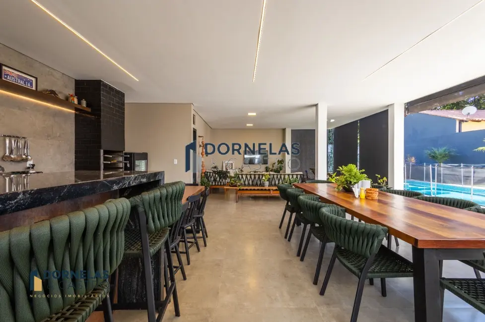 Casa de Condomínio com 4 quartos à venda, 800m2 em Guará I, Brasilia - DF - imagem 2 Foto 2 de Casa de Condomínio com 4 quartos à venda, 800m2 em Guará I, Brasilia - DF