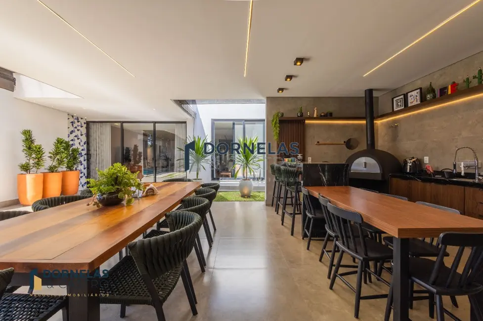 Casa de Condomínio com 4 quartos à venda, 800m2 em Guará I, Brasilia - DF - imagem 1 Foto 1 de Casa de Condomínio com 4 quartos à venda, 800m2 em Guará I, Brasilia - DF