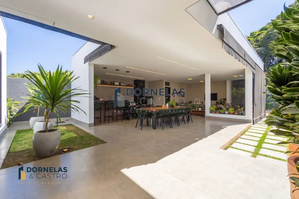 Casa de Condomínio com 4 quartos à venda, 800m2 em Guará I, Brasilia - DF - imagem 4 Foto 4 de Casa de Condomínio com 4 quartos à venda, 800m2 em Guará I, Brasilia - DF