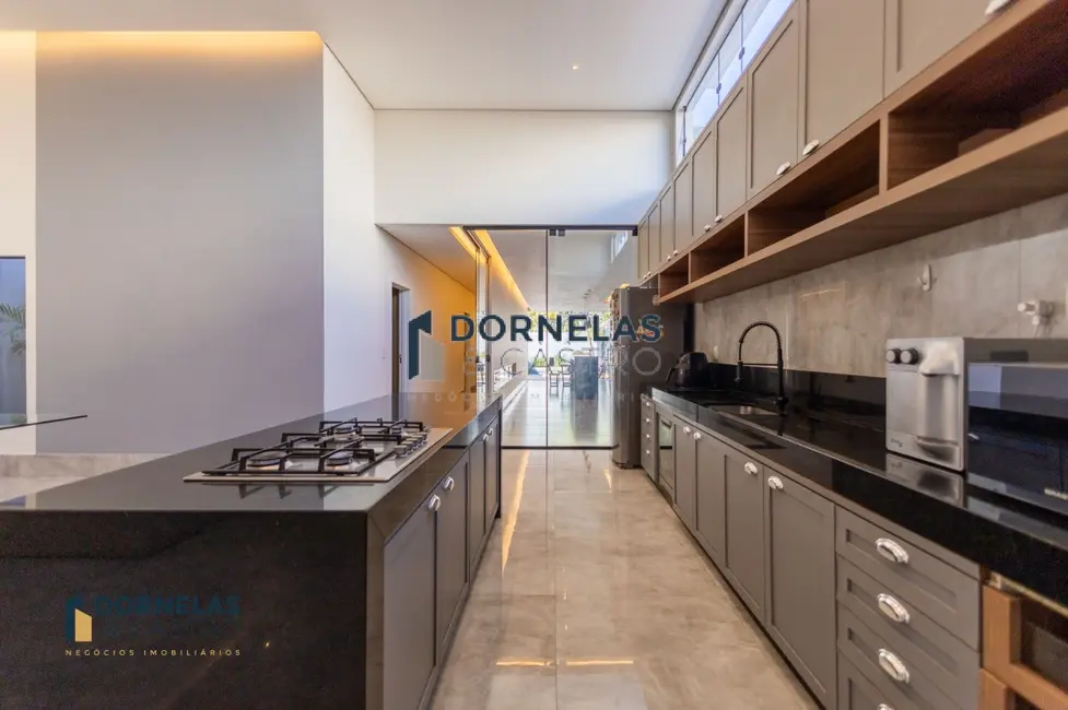 Casa de Condomínio com 3 quartos à venda, 370m2 em Guará I, Brasilia - DF - imagem 8 Foto 8 de Casa de Condomínio com 3 quartos à venda, 370m2 em Guará I, Brasilia - DF