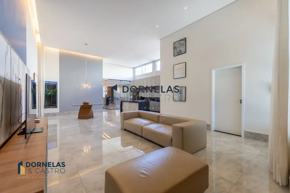 Casa de Condomínio com 3 quartos à venda, 370m2 em Guará I, Brasilia - DF - imagem 5 Foto 5 de Casa de Condomínio com 3 quartos à venda, 370m2 em Guará I, Brasilia - DF