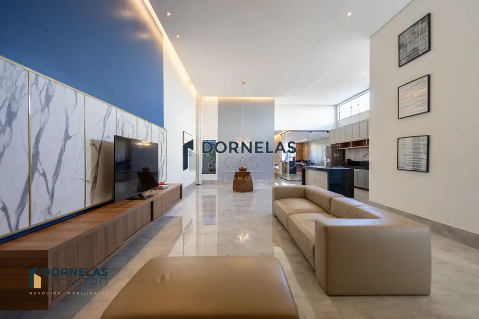 Casa de Condomínio com 3 quartos à venda, 370m2 em Guará I, Brasilia - DF - imagem 4 Foto 4 de Casa de Condomínio com 3 quartos à venda, 370m2 em Guará I, Brasilia - DF