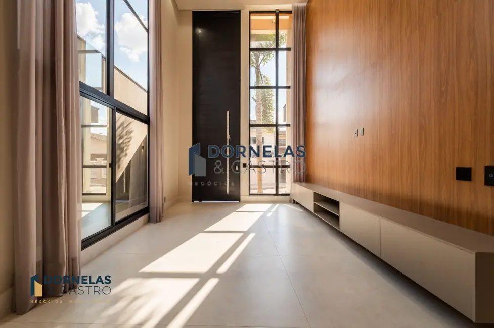 Foto 3 de Casa de Condomínio com 4 quartos à venda, 400m2 em Guará I, Brasilia - DF