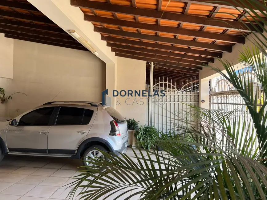 Foto 1 de Casa com 3 quartos à venda, 200m2 em Guará II, Brasilia - DF