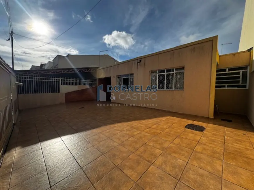 Foto 2 de Casa com 4 quartos à venda, 200m2 em Guará I, Brasilia - DF