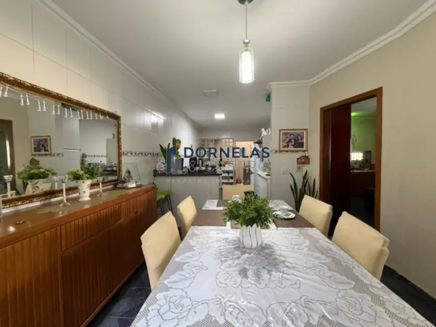 Casa de Condomínio com 3 quartos à venda, 778m2 em Guará I, Brasilia - DF - imagem 3 Foto 3 de Casa de Condomínio com 3 quartos à venda, 778m2 em Guará I, Brasilia - DF