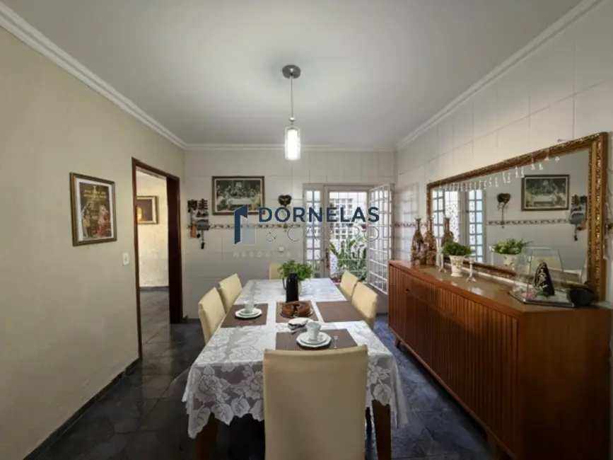 Casa de Condomínio com 3 quartos à venda, 778m2 em Guará I, Brasilia - DF - imagem 2 Foto 2 de Casa de Condomínio com 3 quartos à venda, 778m2 em Guará I, Brasilia - DF