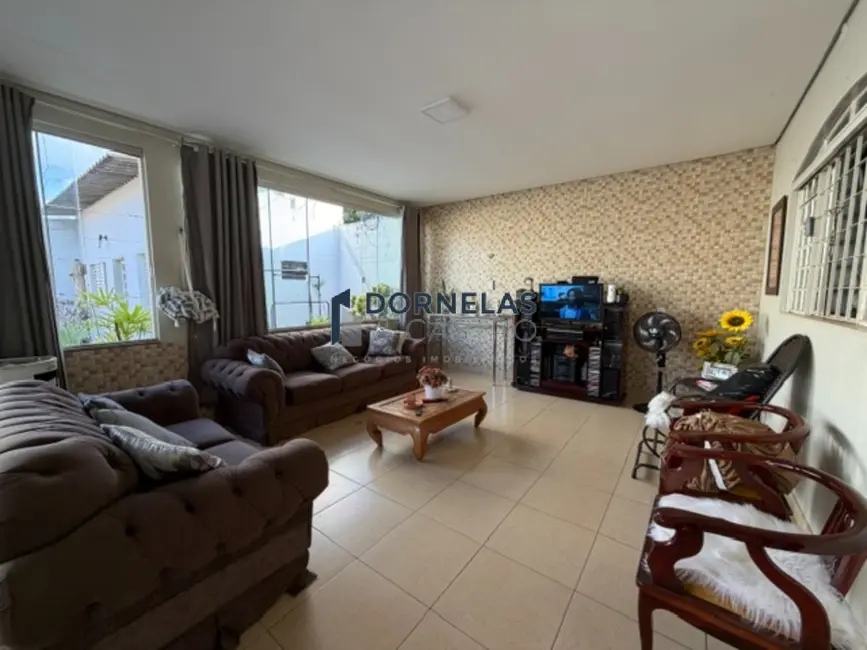 Casa de Condomínio com 3 quartos à venda, 778m2 em Guará I, Brasilia - DF - imagem 4 Foto 4 de Casa de Condomínio com 3 quartos à venda, 778m2 em Guará I, Brasilia - DF