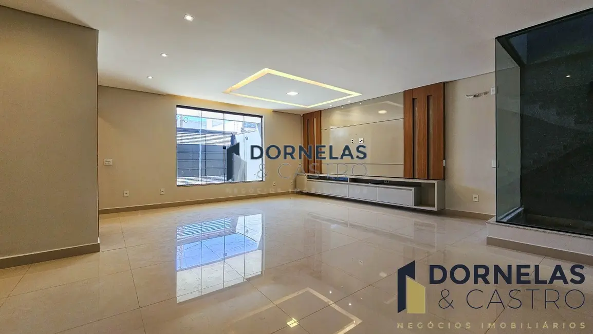 Foto 2 de Casa com 3 quartos à venda, 250m2 em Guará II, Brasilia - DF