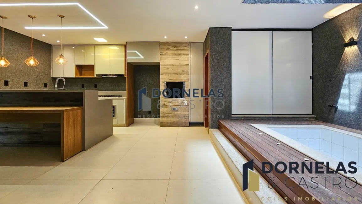 Foto 1 de Casa com 3 quartos à venda, 250m2 em Guará II, Brasilia - DF
