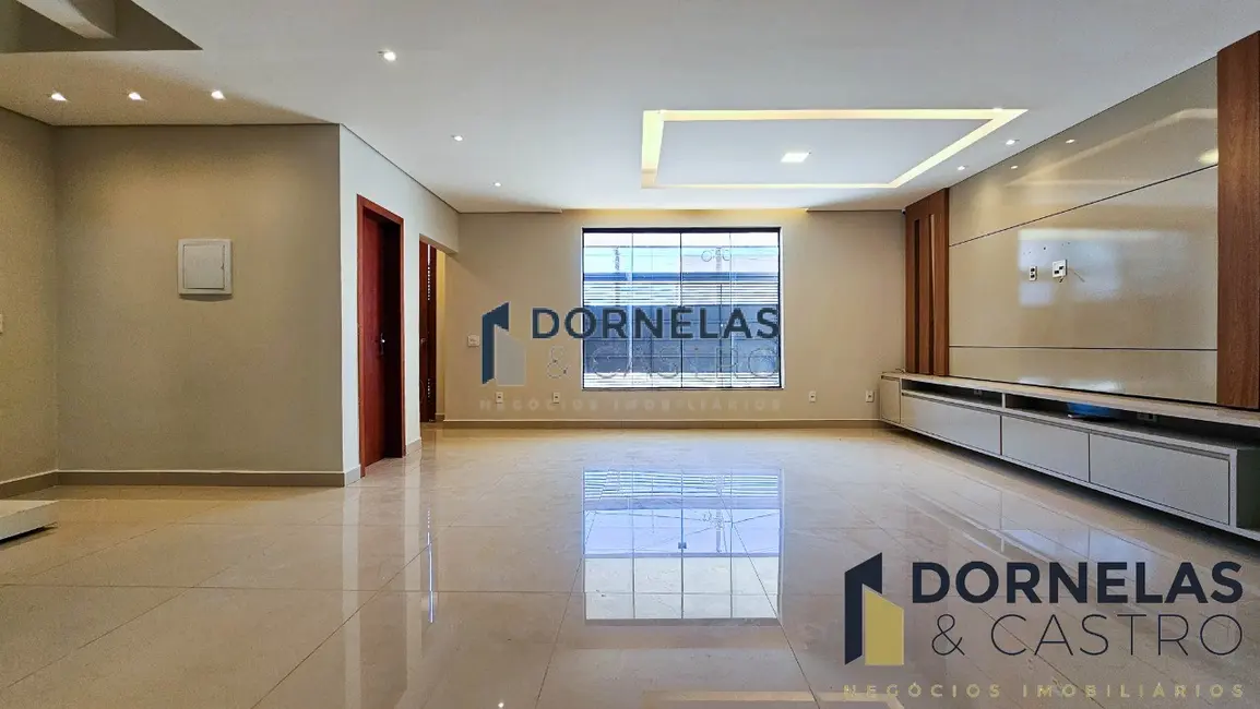Foto 3 de Casa com 3 quartos à venda, 250m2 em Guará II, Brasilia - DF