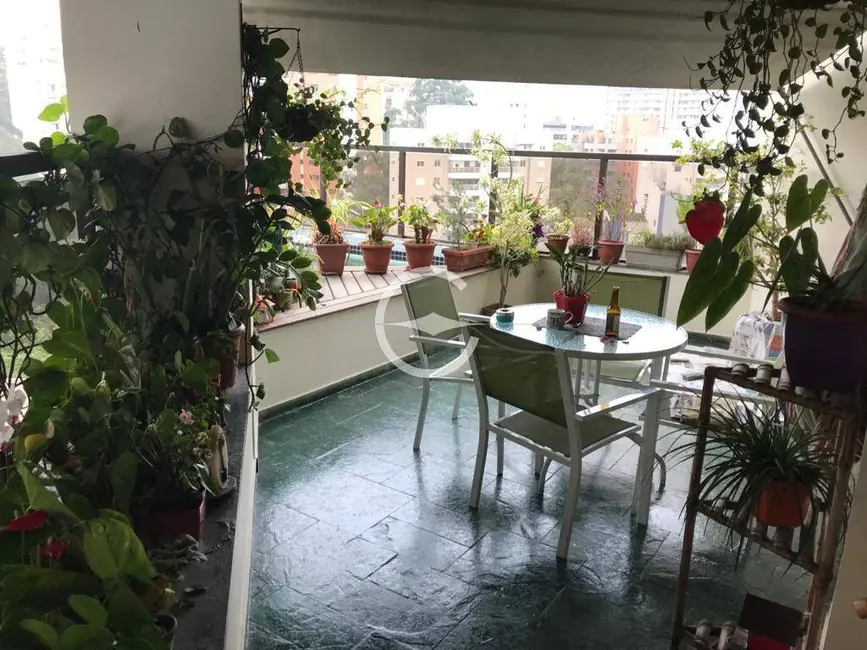 Apartamento com 3 quartos à venda, 197m2 em Vila Andrade, São Paulo - SP - imagem 1 Foto 1 de Apartamento com 3 quartos à venda, 197m2 em Vila Andrade, São Paulo - SP