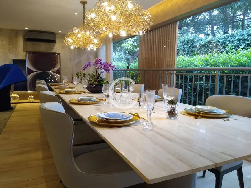 Apartamento com 3 quartos à venda, 252m2 em Moema, São Paulo - SP - imagem 3 Foto 3 de Apartamento com 3 quartos à venda, 252m2 em Moema, São Paulo - SP