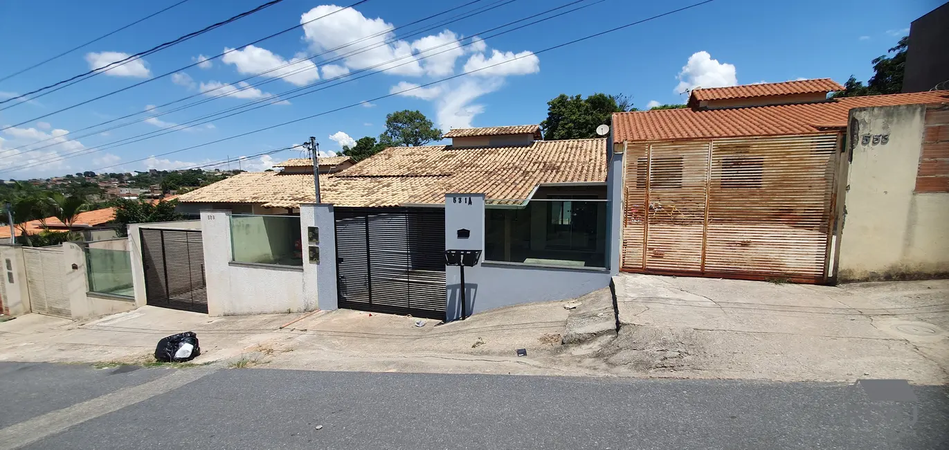Foto 2 de Casa com 2 quartos à venda, 54m2 em Esmeraldas - MG
