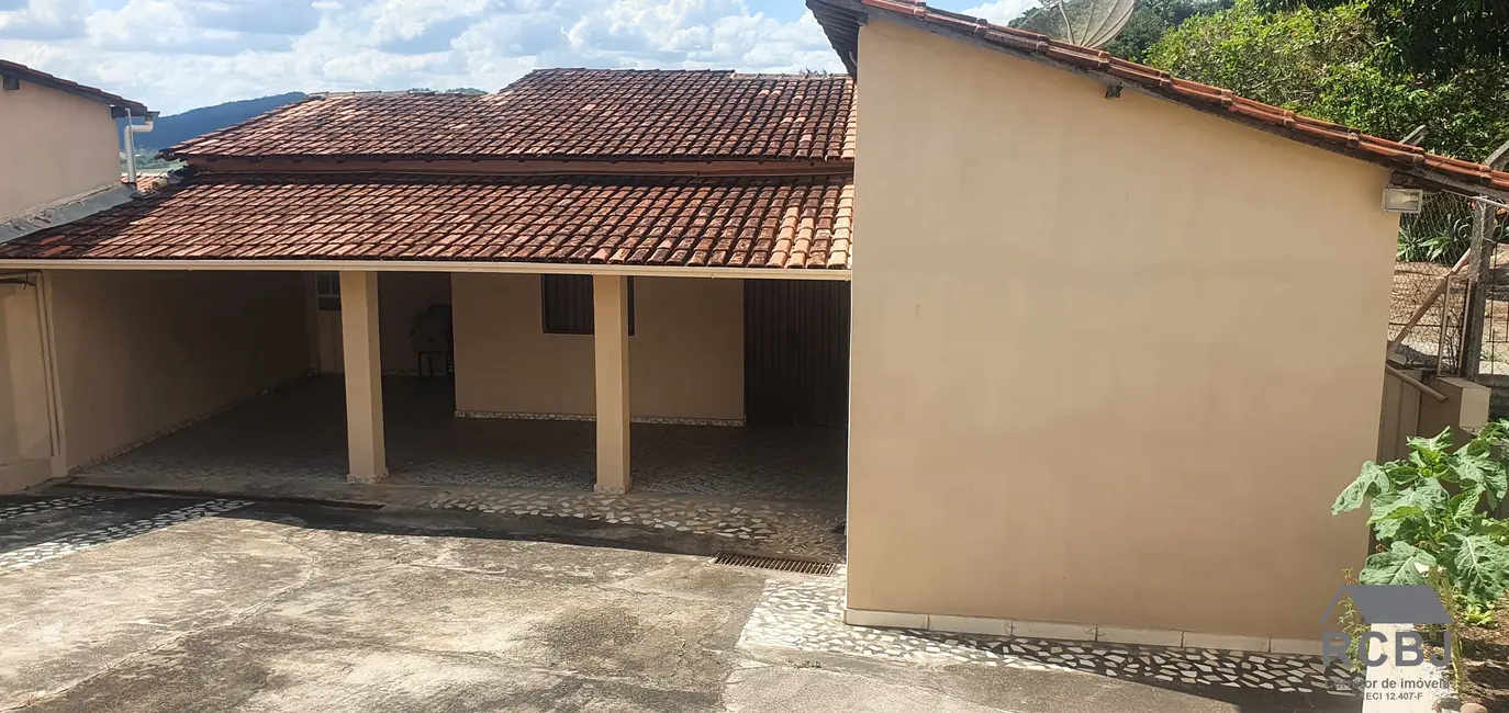 Foto 1 de Casa com 3 quartos à venda, 140m2 em Centro, Esmeraldas - MG