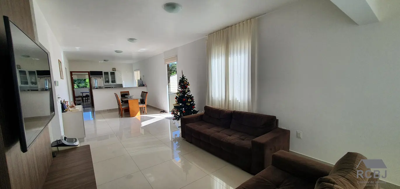 Apartamento com 3 quartos à venda, 158m2 em Centro, Esmeraldas - MG - imagem 8 Foto 8 de Apartamento com 3 quartos à venda, 158m2 em Centro, Esmeraldas - MG