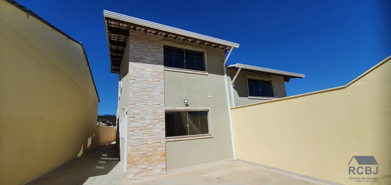 Foto 2 de Casa com 3 quartos à venda, 125m2 em Esmeraldas - MG