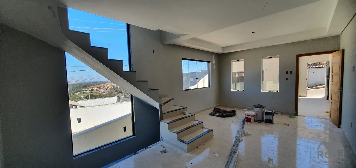 Foto 1 de Casa com 3 quartos à venda, 170m2 em Esmeraldas - MG