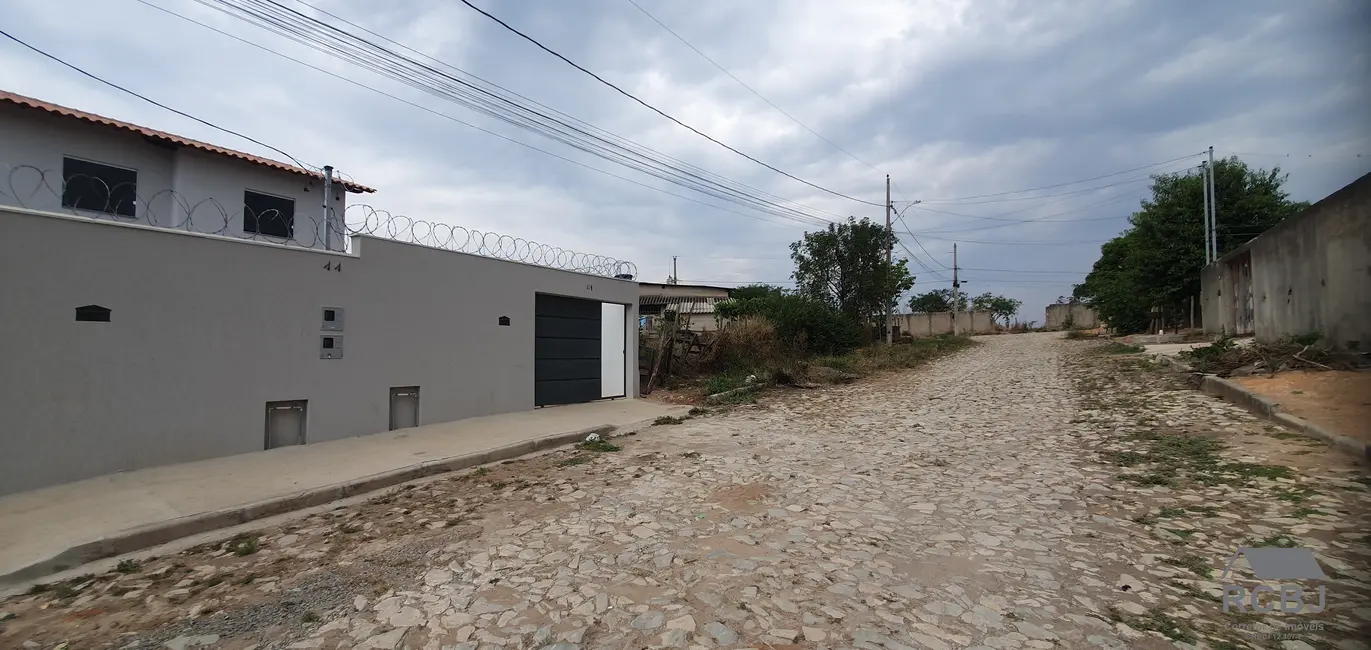 Foto 2 de Casa com 3 quartos à venda, 96m2 em Esmeraldas - MG