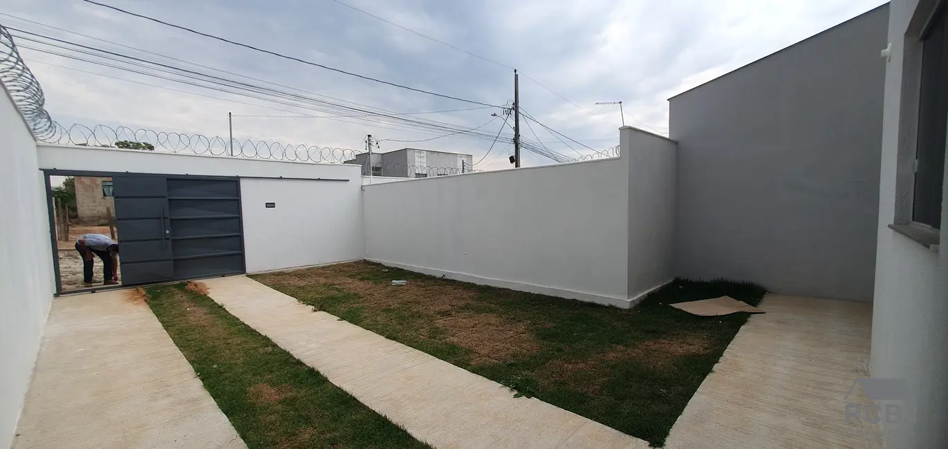 Foto 2 de Casa com 3 quartos à venda, 96m2 em Esmeraldas - MG