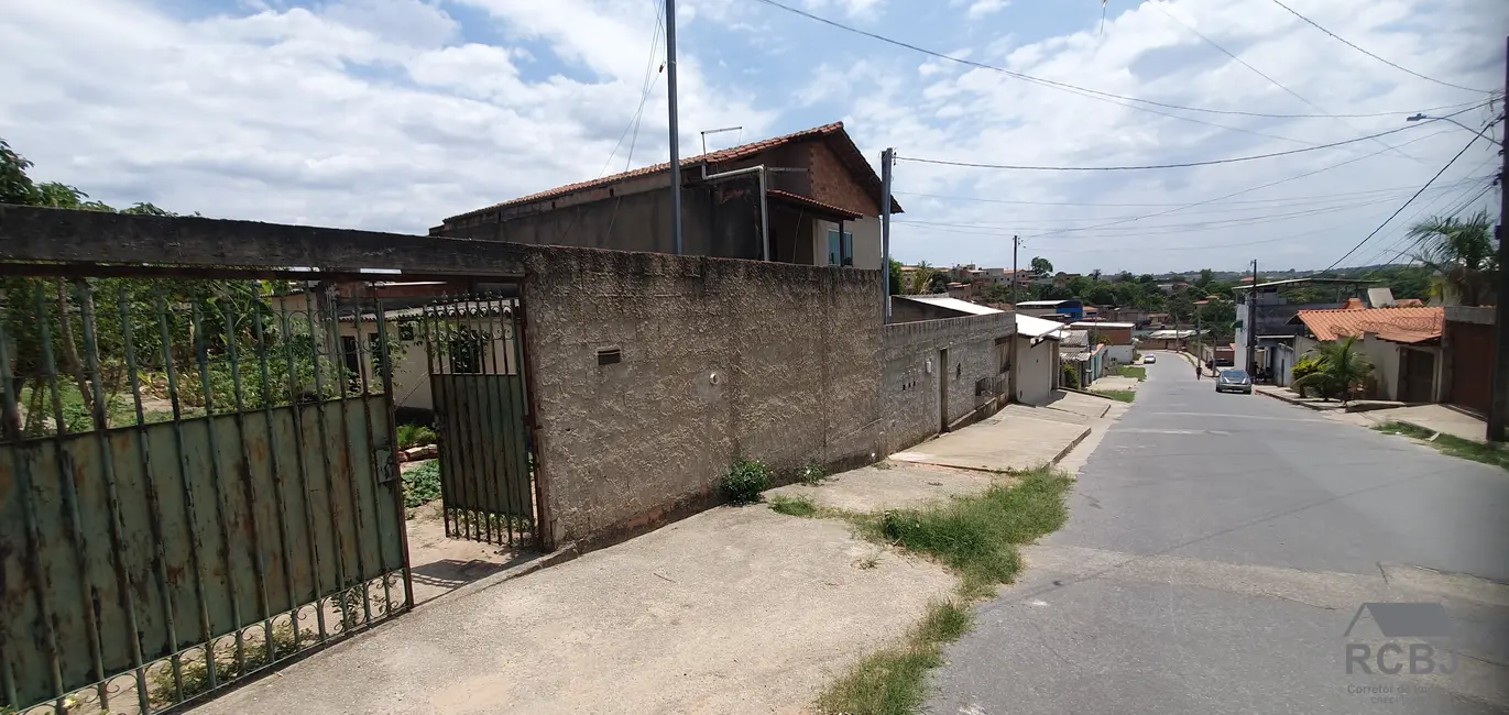 Foto 1 de Casa com 4 quartos à venda, 110m2 em Esmeraldas - MG