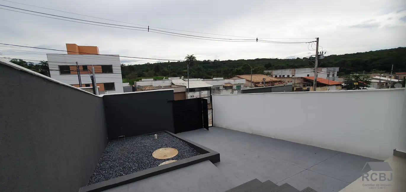 Foto 2 de Casa com 2 quartos à venda, 92m2 em Esmeraldas - MG