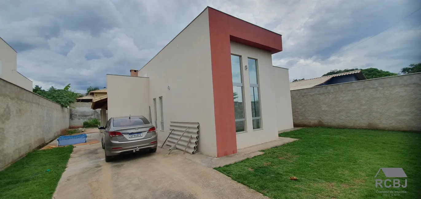 Foto 2 de Casa com 3 quartos à venda, 160m2 em Esmeraldas - MG