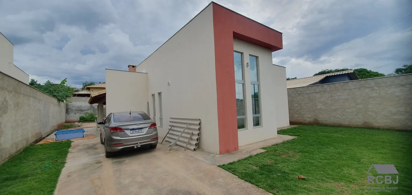 Foto 1 de Casa com 3 quartos à venda, 160m2 em Esmeraldas - MG