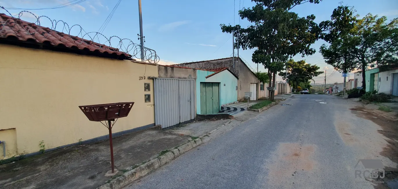 Foto 1 de Casa com 3 quartos à venda, 60m2 em Esmeraldas - MG