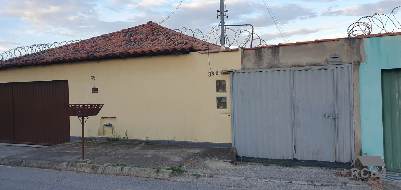 Foto 2 de Casa com 3 quartos à venda, 60m2 em Esmeraldas - MG