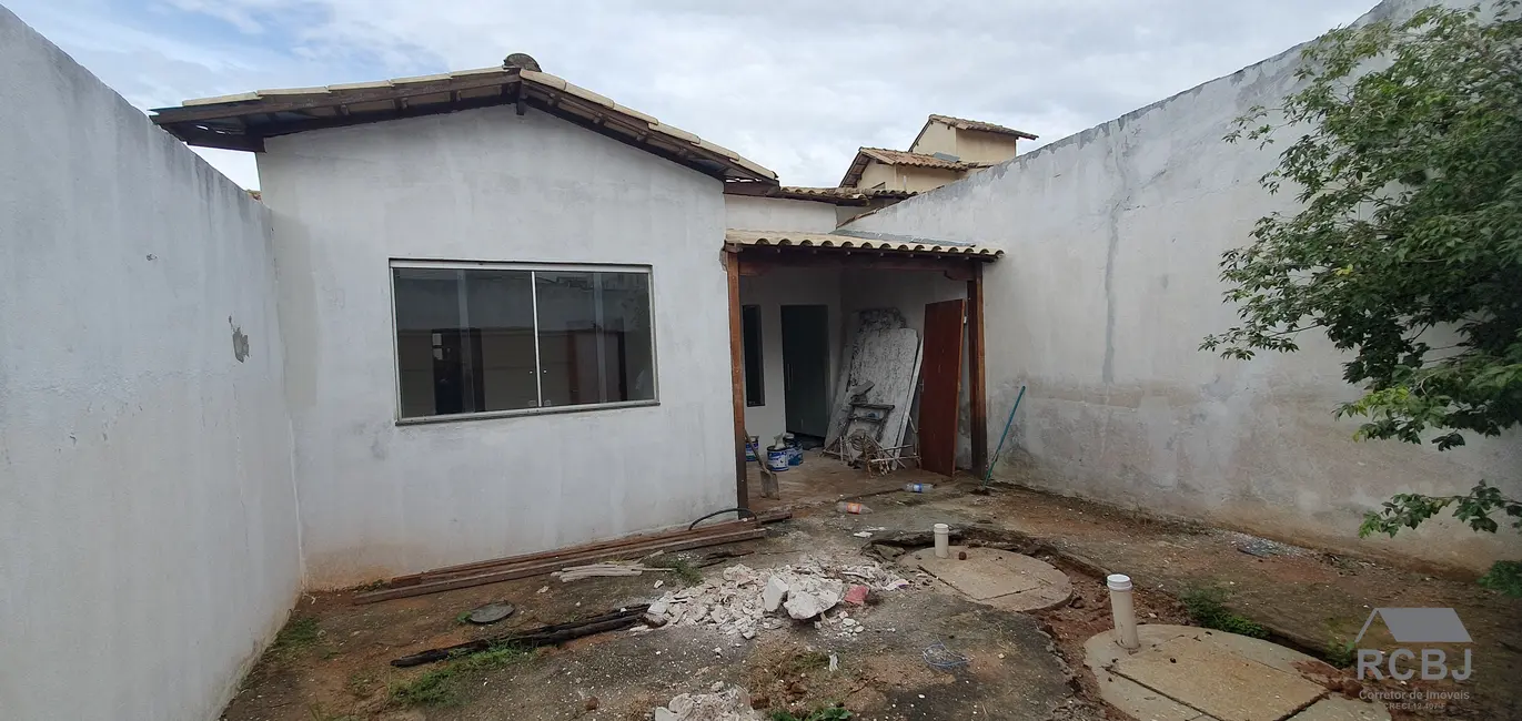 Foto 2 de Casa com 3 quartos à venda, 130m2 em Esmeraldas - MG