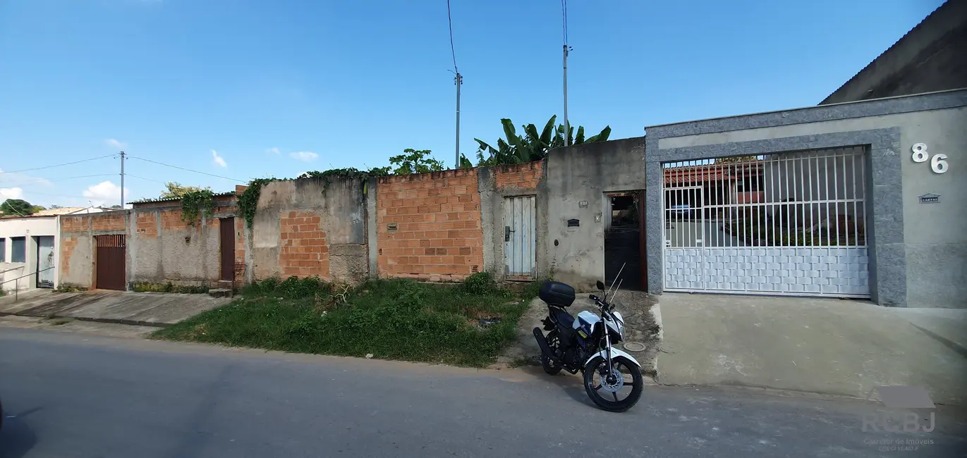 Foto 2 de Casa com 2 quartos à venda, 70m2 em Esmeraldas - MG