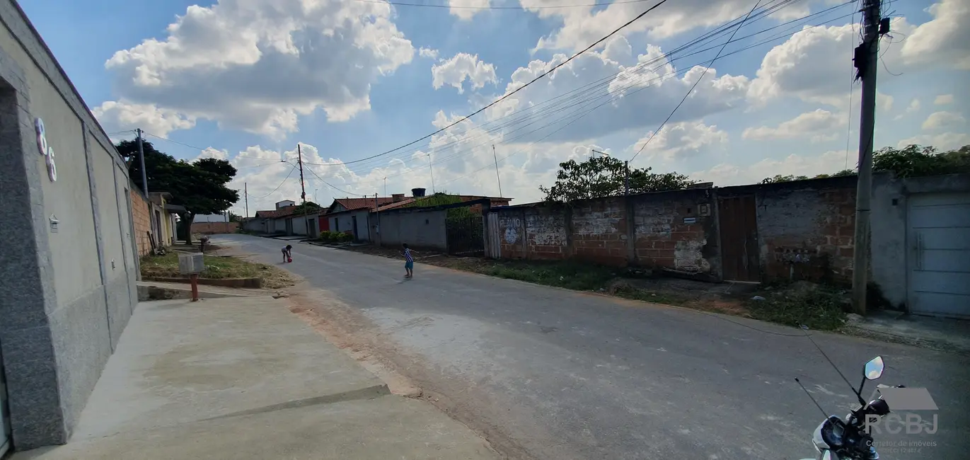 Foto 1 de Casa com 2 quartos à venda, 70m2 em Esmeraldas - MG